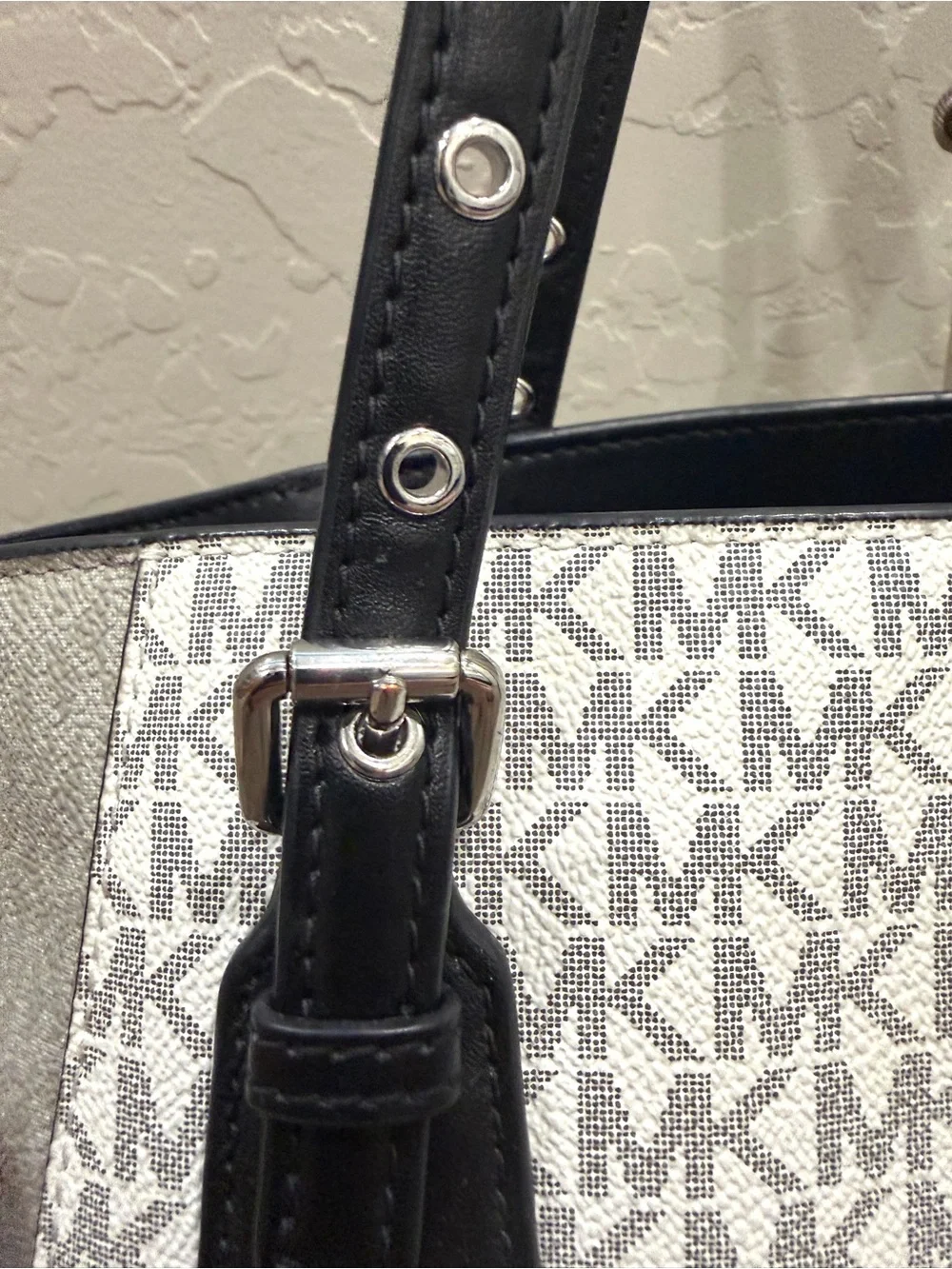Michael Kors Voyager Large Signature Logo Color Block Tote Bag Ivory Gray Black